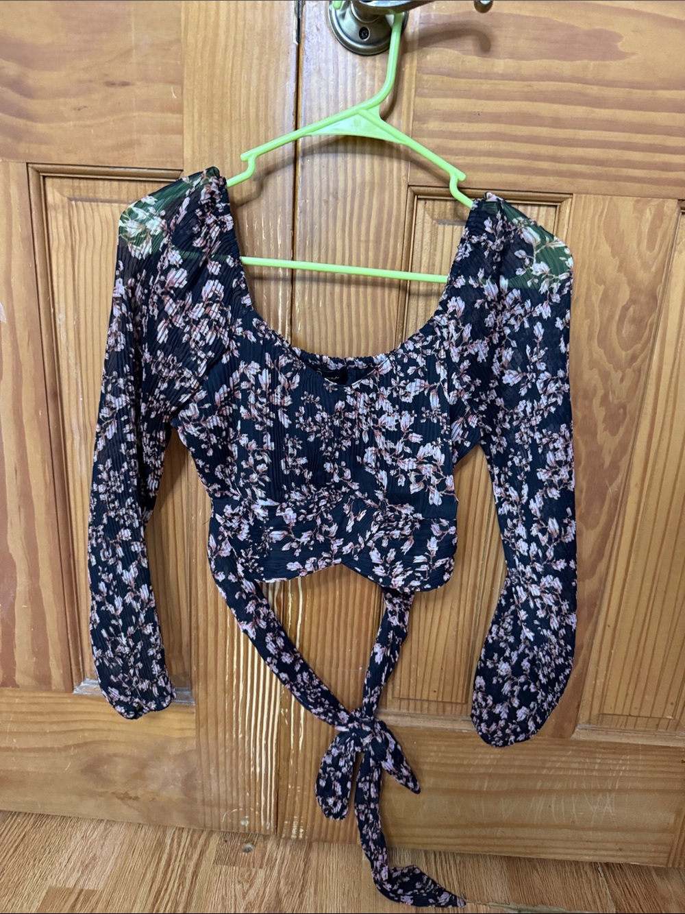 Women's Navy Floral Tie-Front Long Sleeve Crop Top
